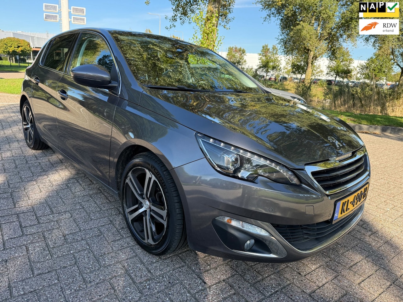 Peugeot 308 - 1.2 PureTech Allure Pano Carplay alcantara - AutoWereld.nl