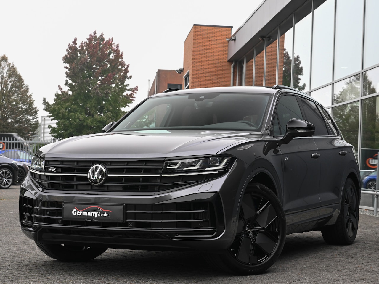 Volkswagen Touareg - 3.0TSi eHybrid 4MOTION R Lucht Pano Tr-Haak Massage 21-Inch Dynaudio ACC - AutoWereld.nl