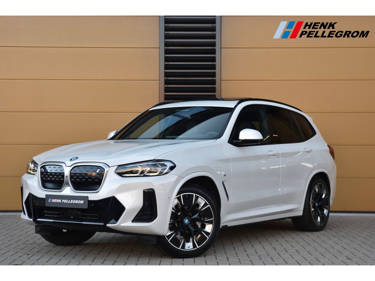 BMW iX3 - High Executive 80 kWh * M-Sport * Panoramadak * Head-up * SOH 99% * Harman/Kardon * BTW * - AutoWereld.nl