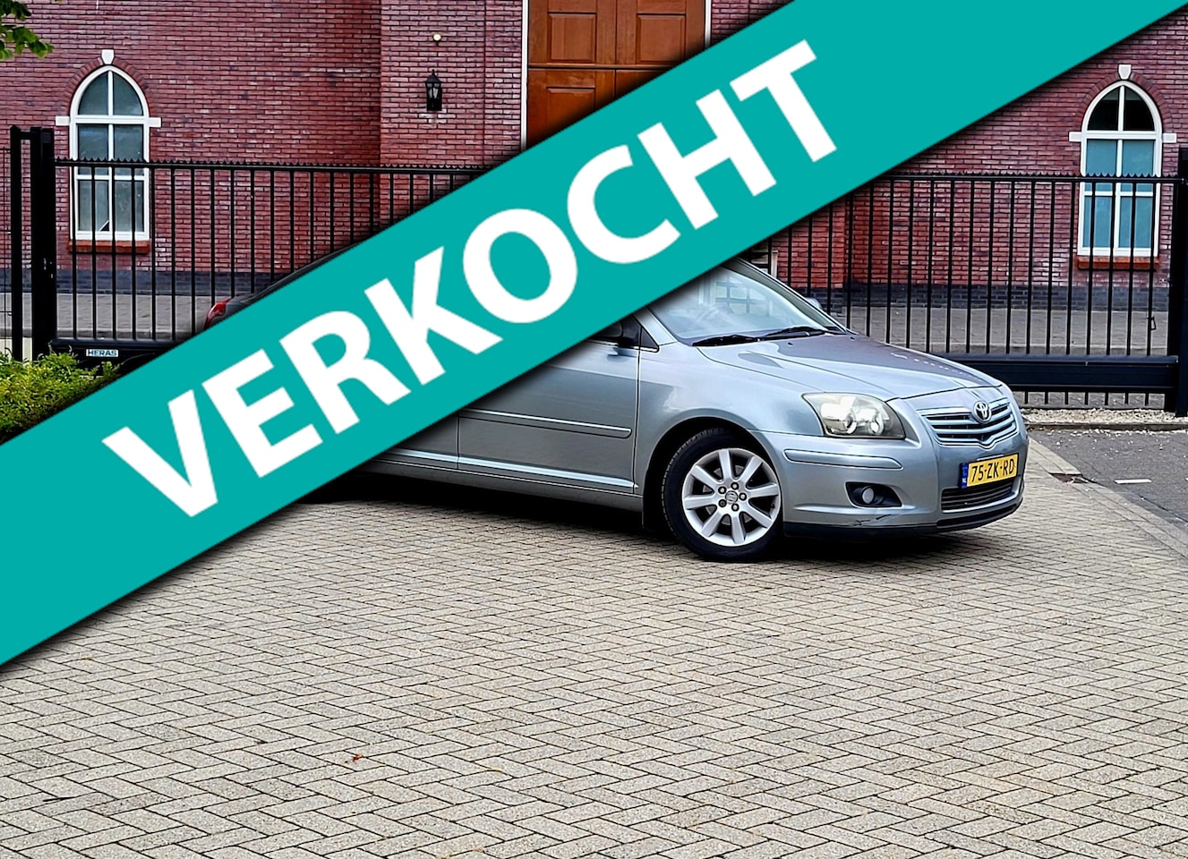 Toyota Avensis - 1.8 VVTi Luna / 1e Eigenaar / Dealer onderhouden / Nap / Airco / Trekhaak - AutoWereld.nl