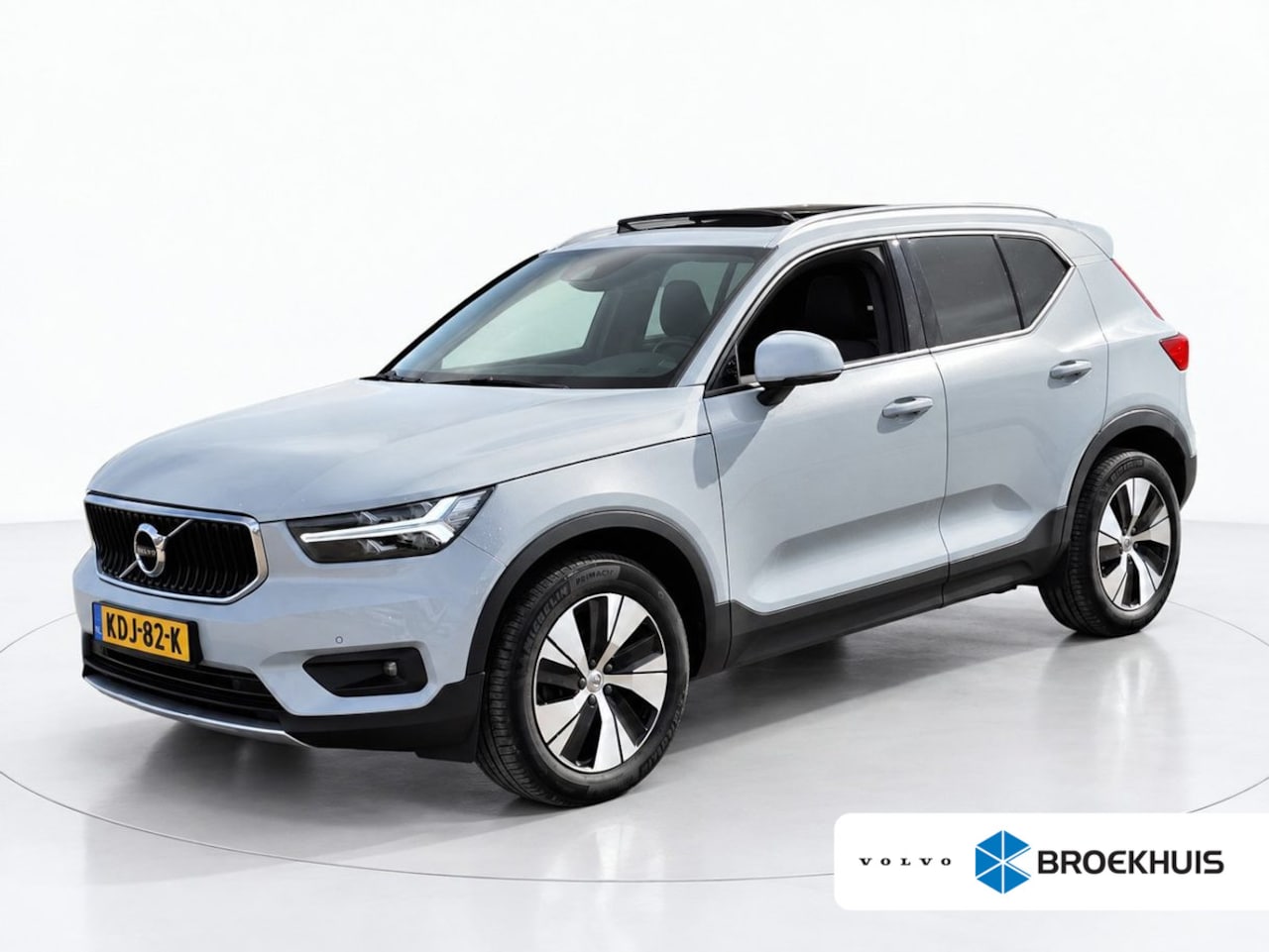 Volvo XC40 - 1.5 T3 Momentum | Pano | Stoelverwarming | Camera | Cruise Control | Navigatie - AutoWereld.nl