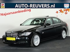 BMW 3-serie - 325xi xDrive Panorama / Opendak / Navigatie / Cruise / PDC / Bluetooth
