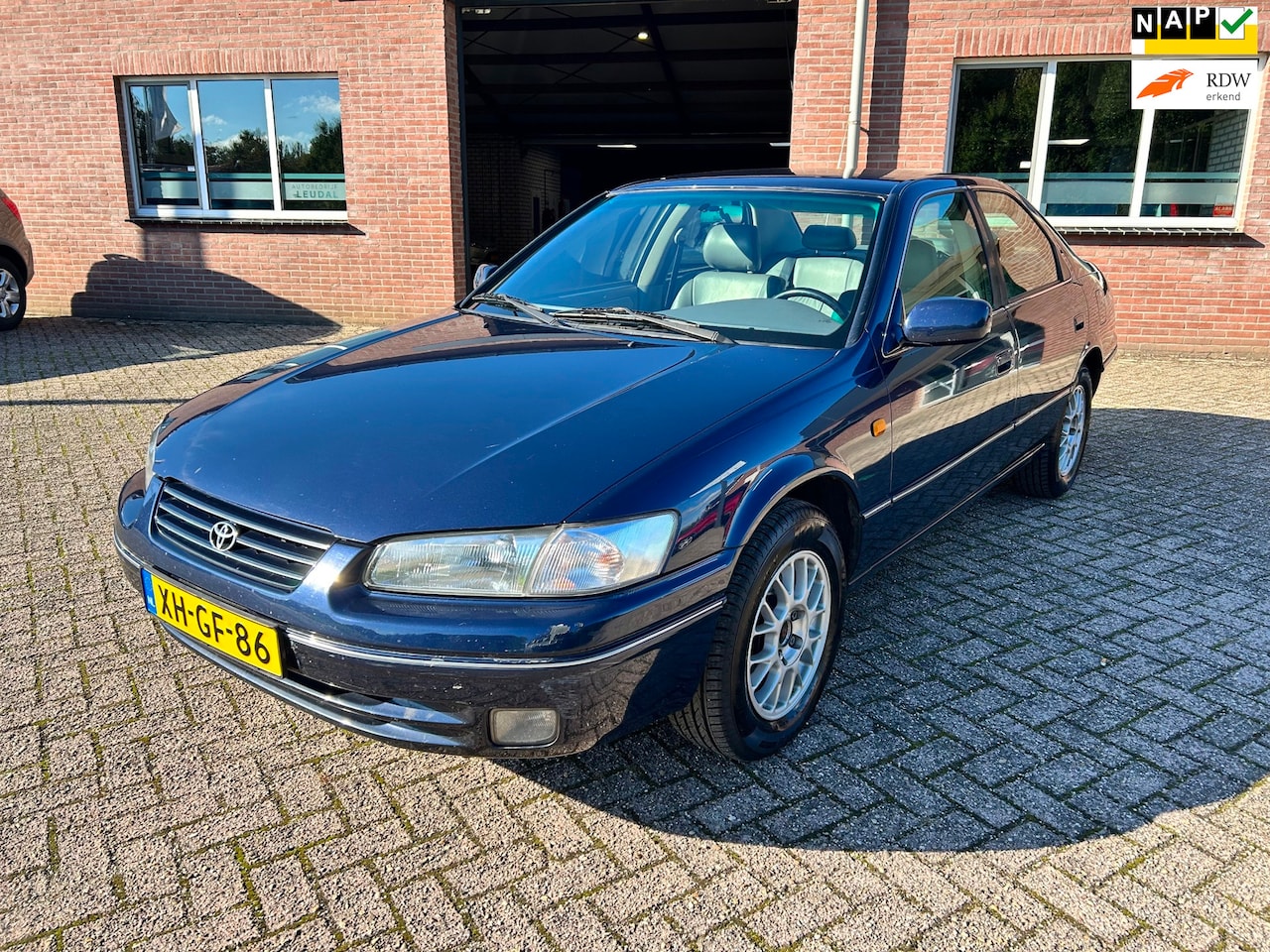Toyota Camry - 2.2i Executive // APK 7-3-2027 // airco - AutoWereld.nl