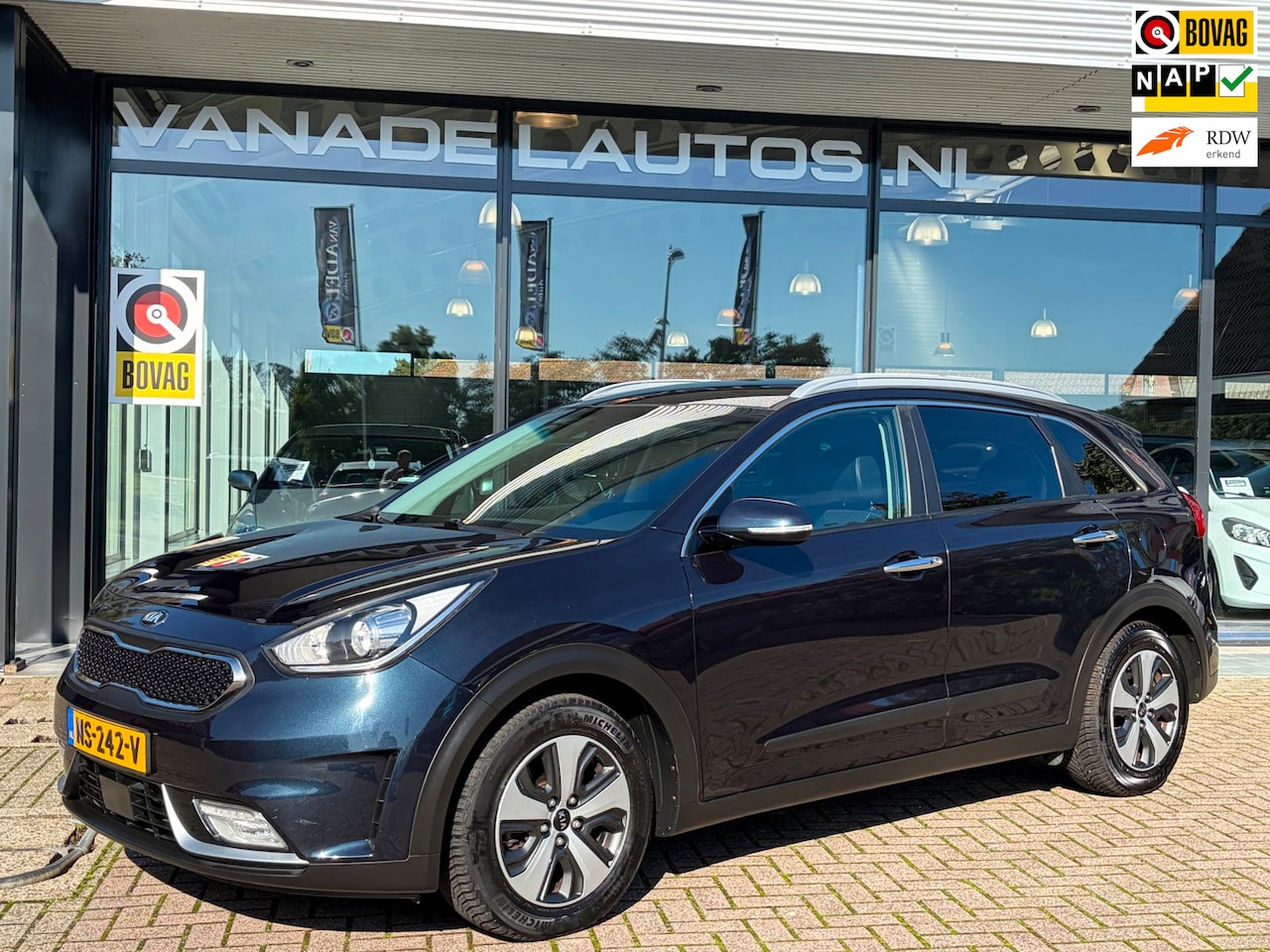 Kia Niro - 1.6 GDi Hybrid Executive Aut. App-Connect Leer Navi Trekhaak NL-Auto NAP Dealeronderhouden - AutoWereld.nl