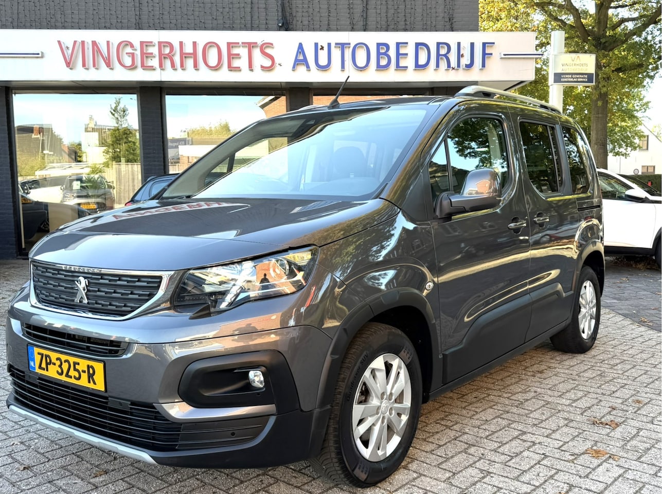 Peugeot Rifter - 1.2 Benzine 110 Pk Allure * Navigatie * Trekhaak * Achteruitrij Camera + Parkeersensoren * - AutoWereld.nl