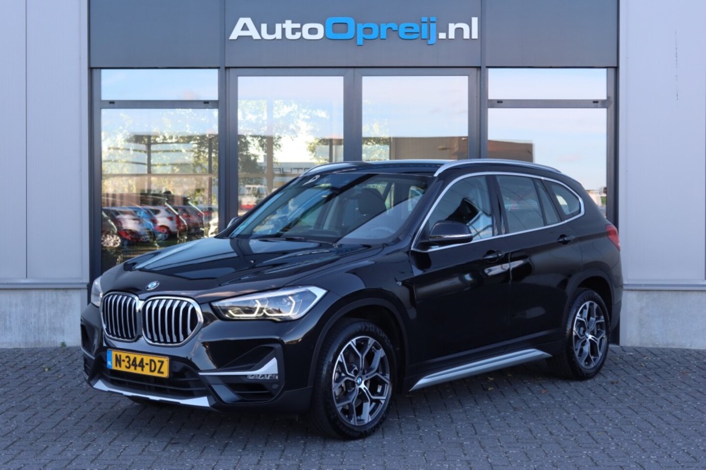 BMW X1 - X1 sDrive 20i AUTOMAAT Business Edition xLine, Clima, NAVI, Camera, Head-Up, Stoelverwarmi - AutoWereld.nl