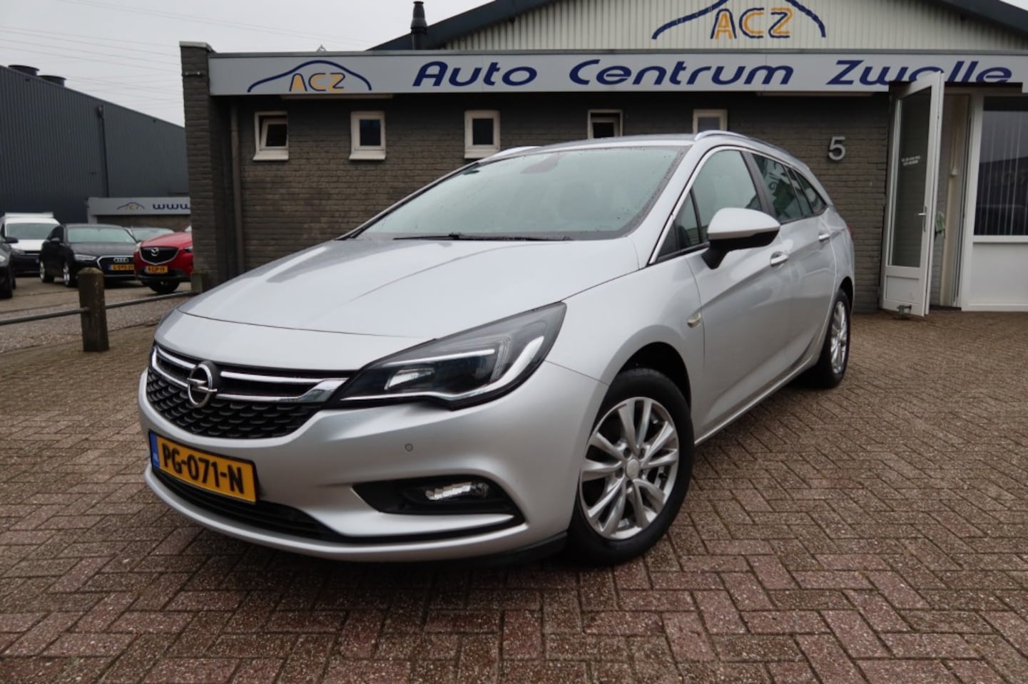 Opel Astra - 1.4 Online Edition 1.4 ONLINE EDITION ,NAVI,CARPLAY, CAMERA, TREKHAAK ENZ... - AutoWereld.nl