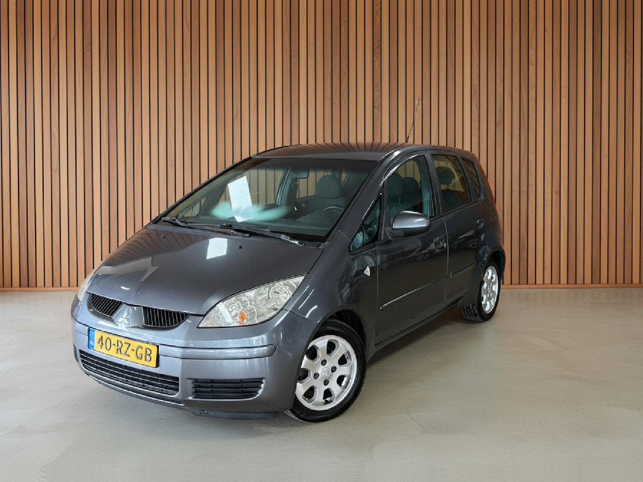 Mitsubishi Colt - 1.3 Invite | Airco - AutoWereld.nl