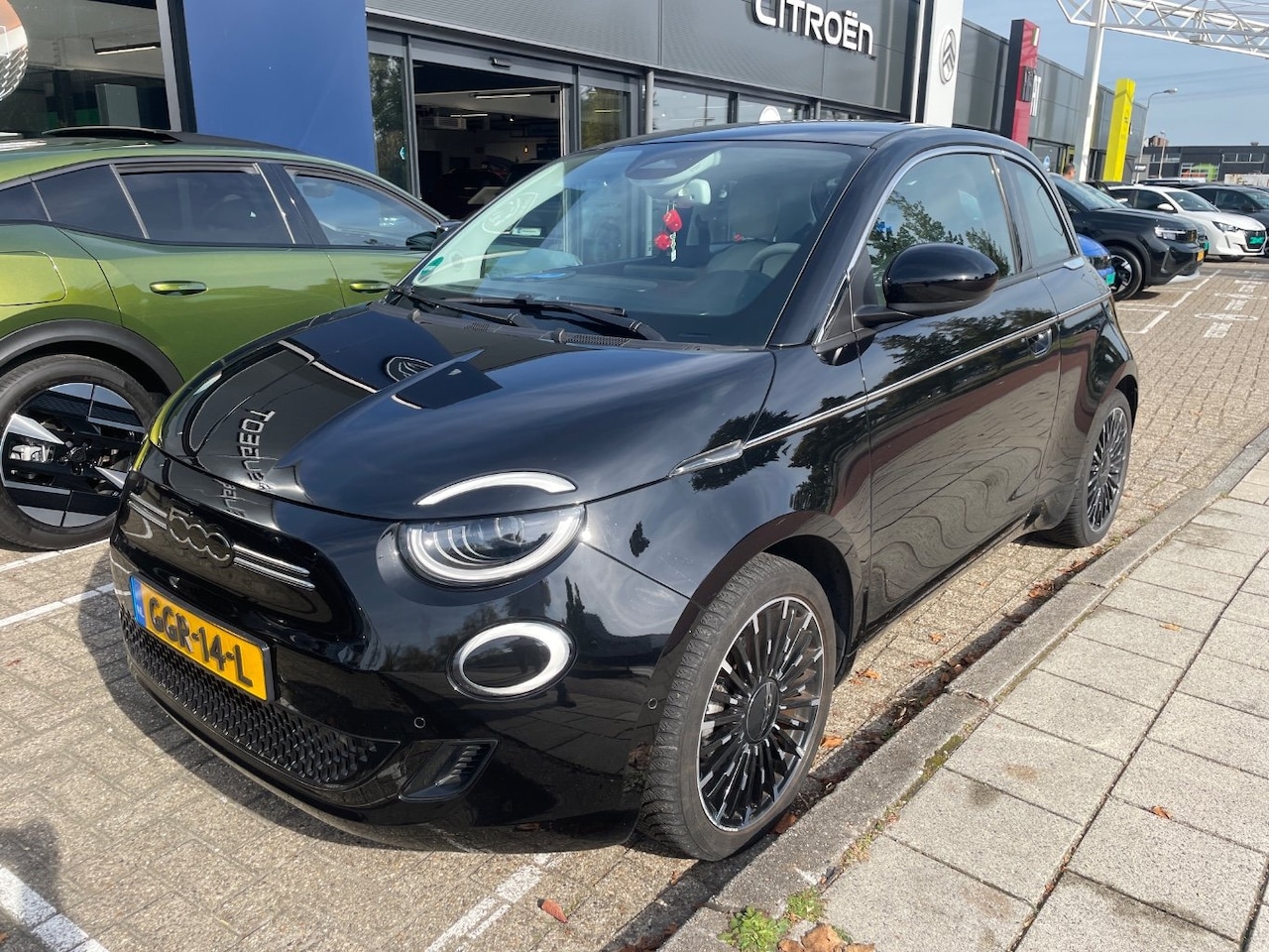 Fiat 500e - 42 kWh La Prima 3-Fase | Navigatie | Leder | Achteruitrijcamera | Stoelverwarming | Dodeho - AutoWereld.nl
