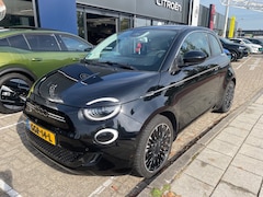 Fiat 500e - 42 kWh La Prima 3-Fase | Navigatie | Leder | Achteruitrijcamera | Stoelverwarming | Dodeho