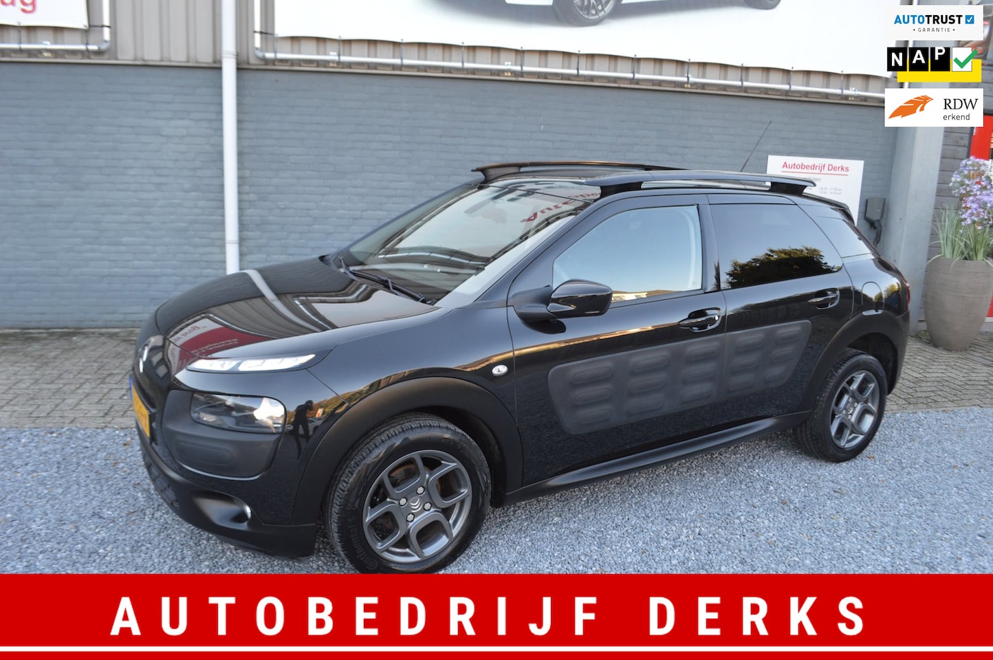 Citroën C4 Cactus - 1.2 PureTech Shine Airco | Navi | Carplay | Nieuwe Dist Riem | Garantie - AutoWereld.nl