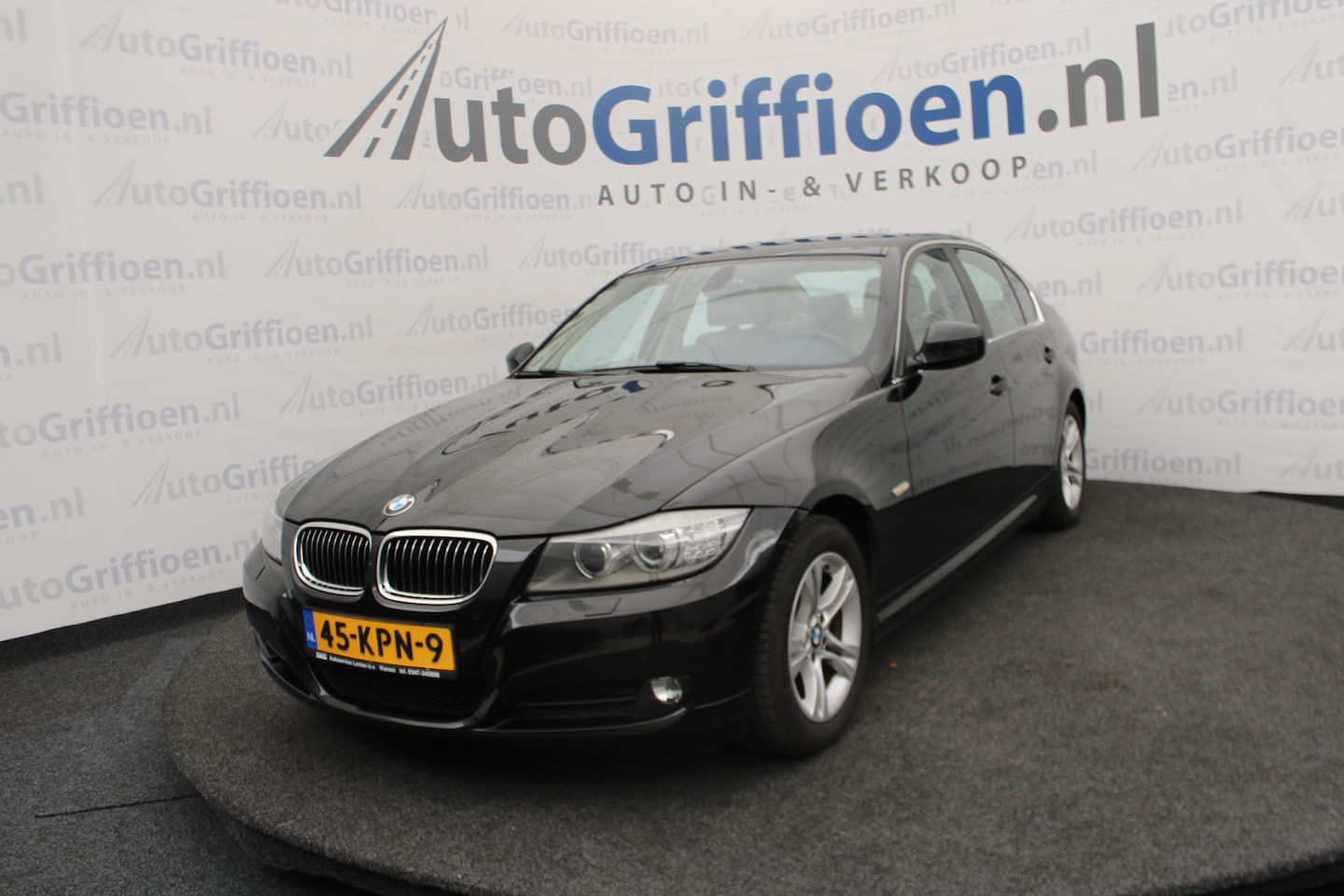 BMW 3-serie - 318i Business Line Style keurige sedan met trekhaak - AutoWereld.nl