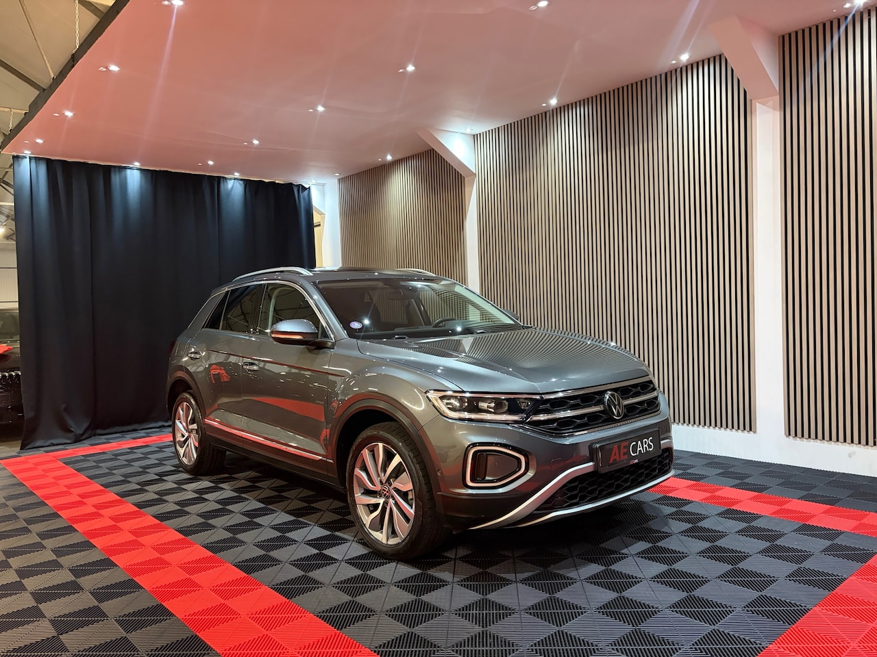 Volkswagen T-Roc - 1.5 TSI Style Pano Camera Leder-memory IQ-Lights Keyless Bom voll - AutoWereld.nl