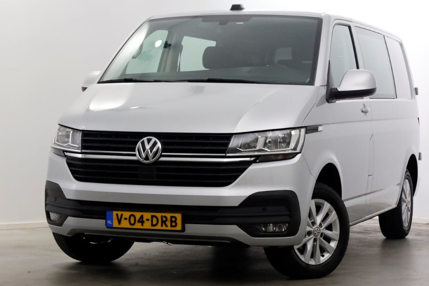Volkswagen Transporter - T6.1 2.0 TDI 150pk DSG-Automaat L1H1 D.C. Highline Airco/Navi/Camera 04-2024 - AutoWereld.nl