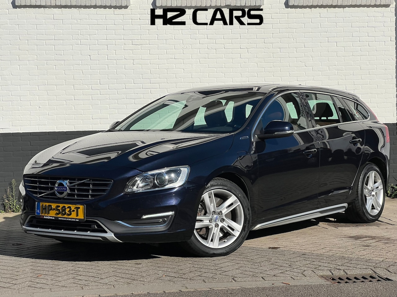 Volvo V60 - 2.4 D6 Twin Engine AWD|Full Option|Pano|Camera|Trekhaak|Leder - AutoWereld.nl