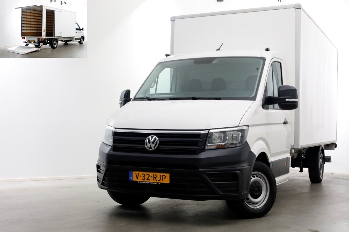 Volkswagen Crafter - 35 2.0 TDI 140pk Bakwagen met laadklep en zijdeur 01-2022 - AutoWereld.nl