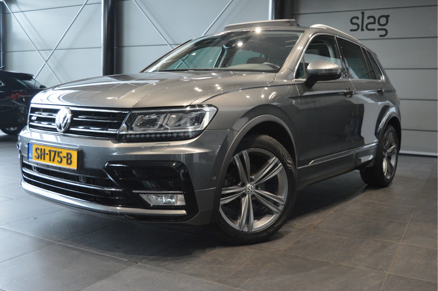 Volkswagen Tiguan - 1.4 TSI ACT R-line navi pano camera trekhaak 150 pk !! - AutoWereld.nl