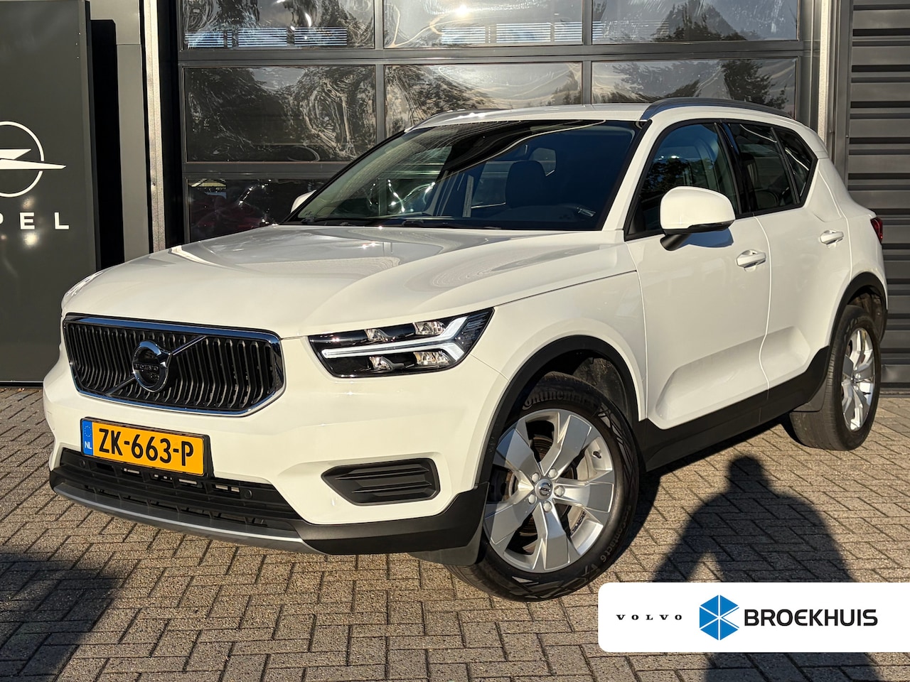 Volvo XC40 - 1.5 T3 163 PK Momentum Pro Automaat | ADAPTIEVE CRUISE CONTROL| STOELVERWARMING| ELEK. KOF - AutoWereld.nl