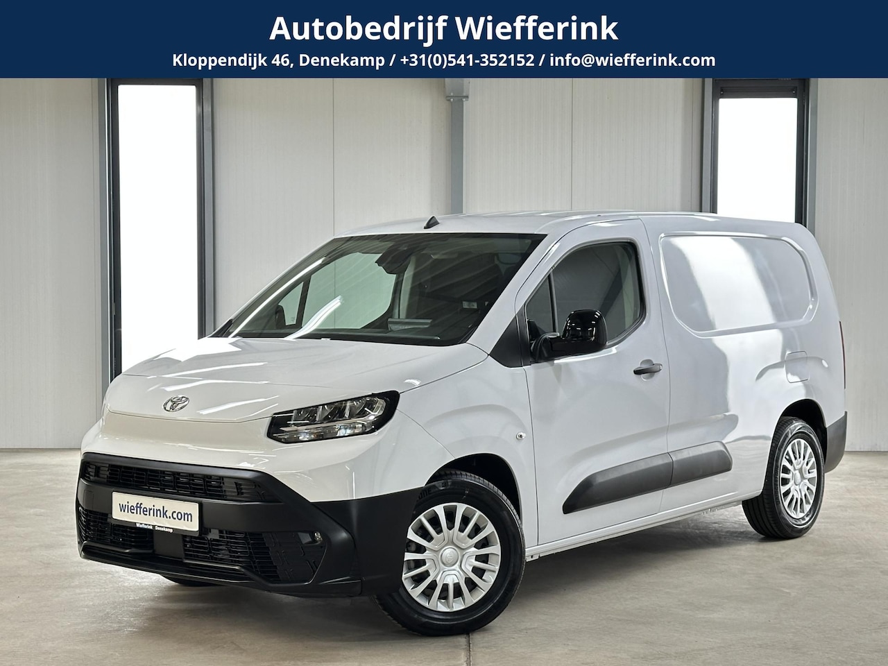 Toyota PROACE CITY Electric - Challenger Long (L2) 50 kWh 136pk | 3pers. | Laadvloer | 3-fase(11kw) | Multimediascherm g - AutoWereld.nl