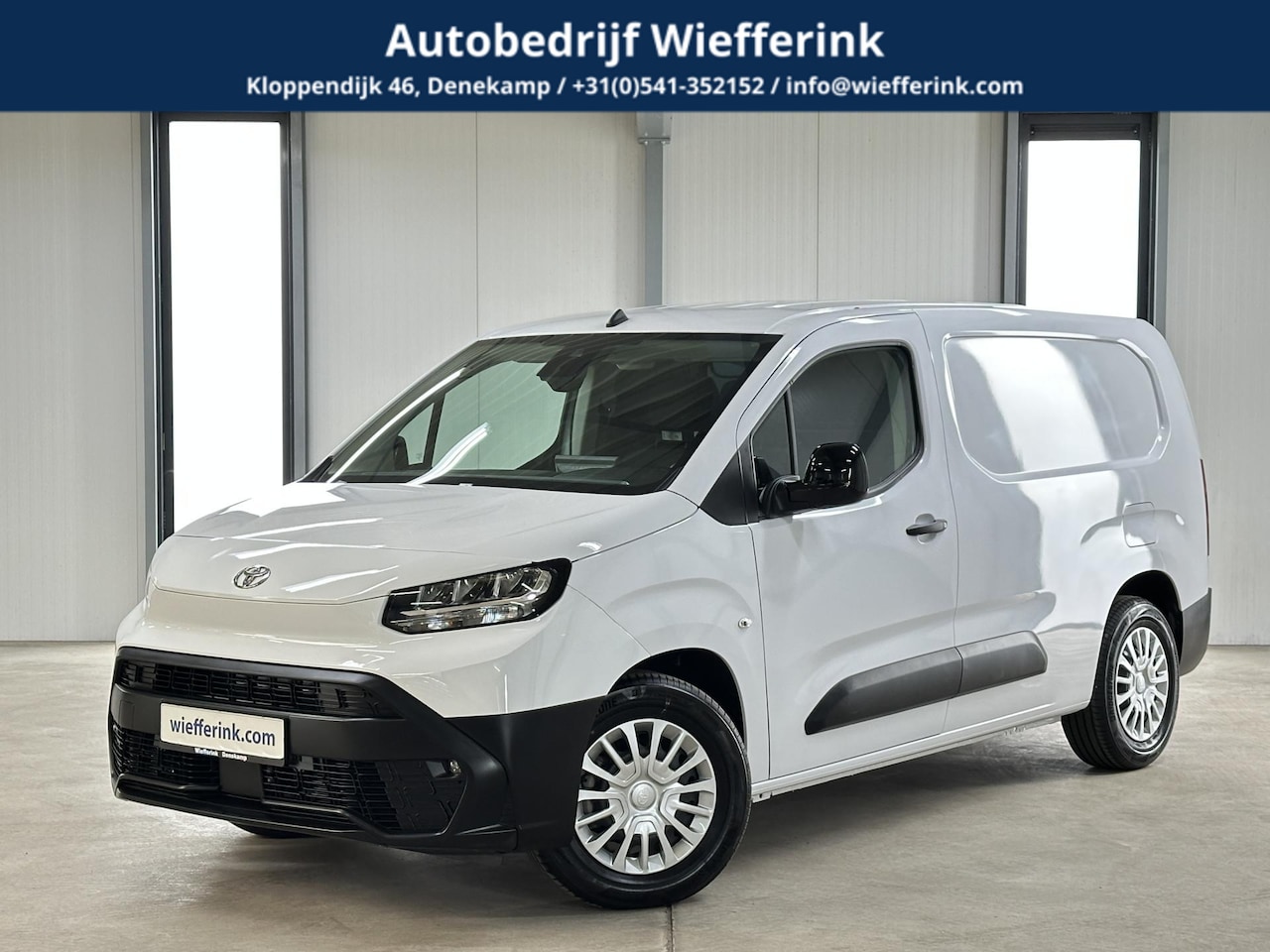 Toyota PROACE CITY Electric - Challenger Long (L2) 50 kWh 136pk | 3pers. | Laadvloer | 3-fase(11kw) | Multimediascherm g - AutoWereld.nl
