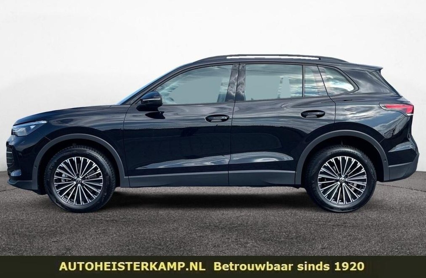 Volkswagen Tiguan - 2.0 TDI 4Motion ACC Navi LED Camera Trekhaak 18 Inch - AutoWereld.nl