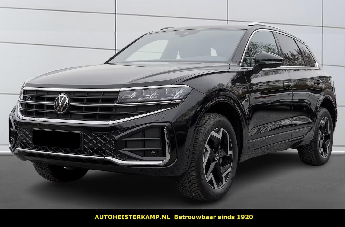 Volkswagen Touareg - 3.0 TDI R-Line Grijs Kenteken ACC Stoelkoeling Luchtvering Trekhaak Head-Up - AutoWereld.nl