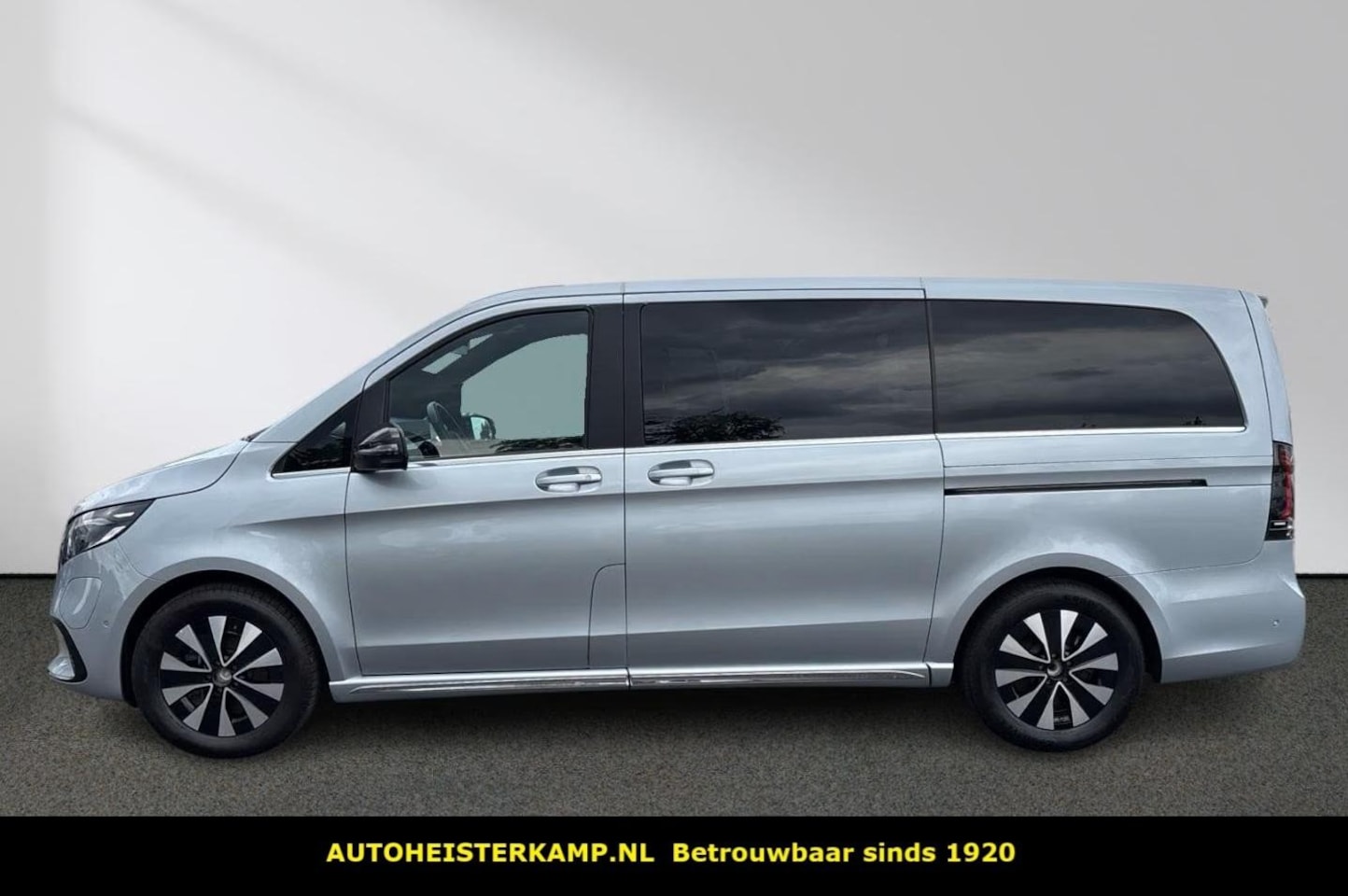 Mercedes-Benz EQV - 300 L2 90 kWh Avantgarde 8 zitter 63.525 incl BTW LED Leder EL. Schuifdeuren Camera - AutoWereld.nl