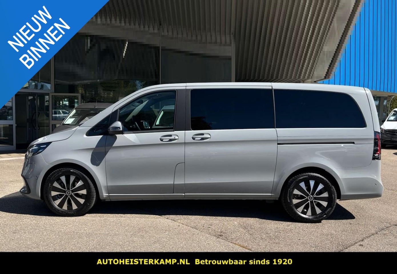 Mercedes-Benz EQV - 300 L2 90kWh 7-zitter 57.475 incl. BTW Distronic LED Camera 2 Schuifdeuren - AutoWereld.nl