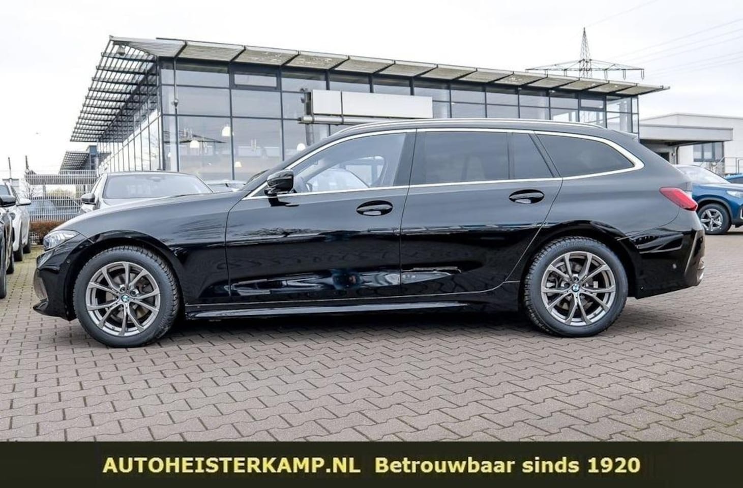 BMW 3-serie Touring - 320d 190 PK ACC Trekhaak Sportstoelen LED Camera - AutoWereld.nl
