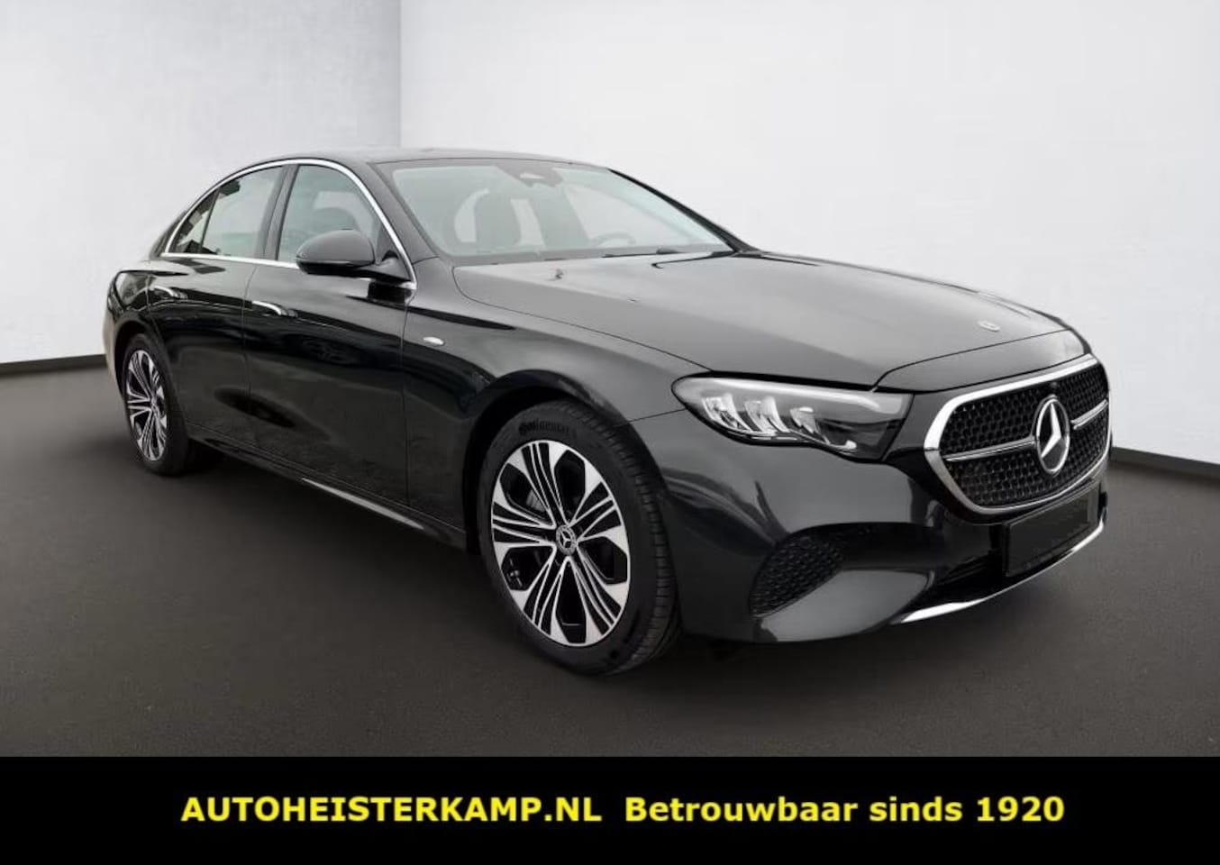Mercedes-Benz E-klasse - 300 e Avantgarde Distronic Trekhaak 19 Inch Stuurverwarming Stoelverwarming Camera - AutoWereld.nl