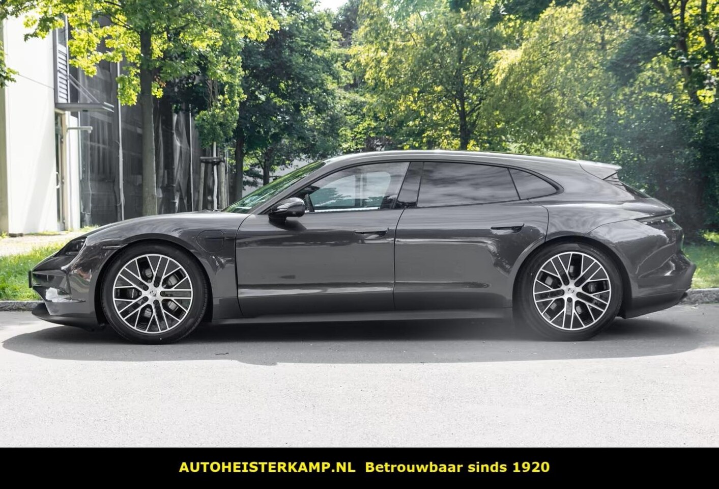Porsche Taycan Sport Turismo - 105 kWh 435 PK Panoramadak Matrix ACC InnoDrive BOSE SurroundView - AutoWereld.nl