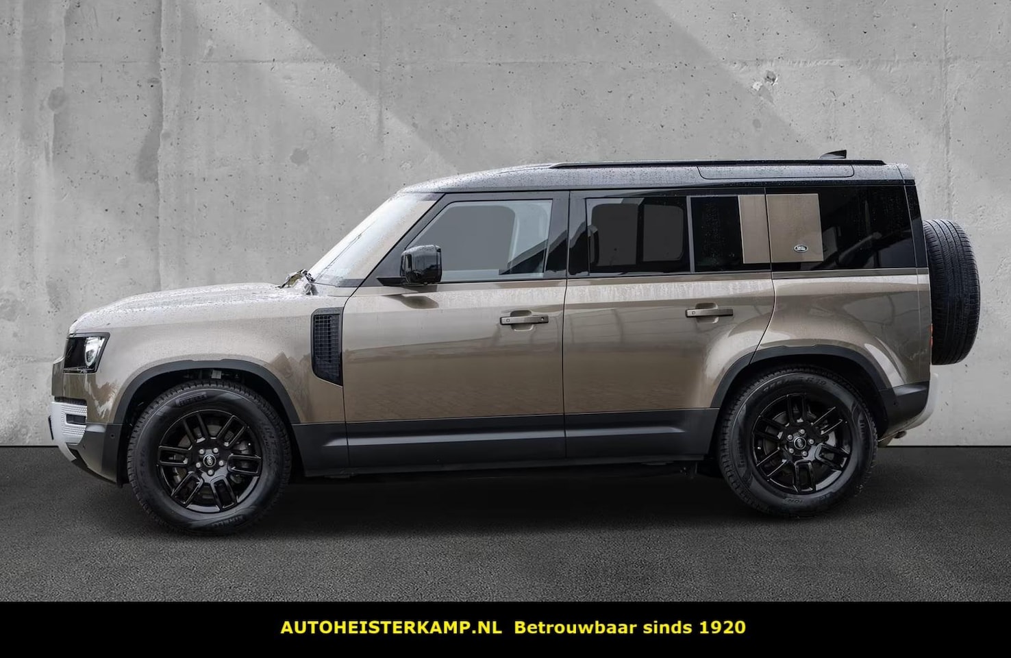 Land Rover Defender 110 - 3.0 D200 SE Grijs Kenteken Luchtvering Trekhaak Stoelverwarming LED 19 Inch 360 Camera - AutoWereld.nl