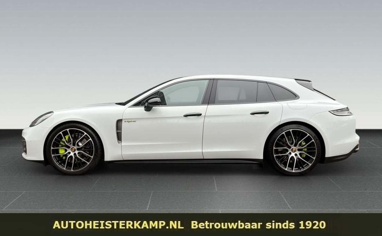 Porsche Panamera Sport Turismo - 2.9 4 E-Hybrid Platinum Edition ACC Head-Up BOSE Stuurverwarming Panoramadak - AutoWereld.nl