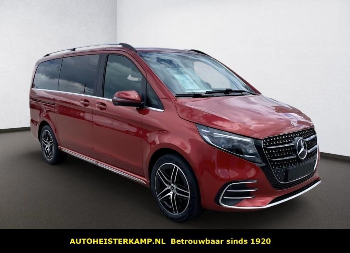 Mercedes-Benz V-klasse - 250d L2 AMG Avantgarde Grijs Kenteken Leder Panoramadak Trekhaak Distronic EL. Schuifdeure - AutoWereld.nl