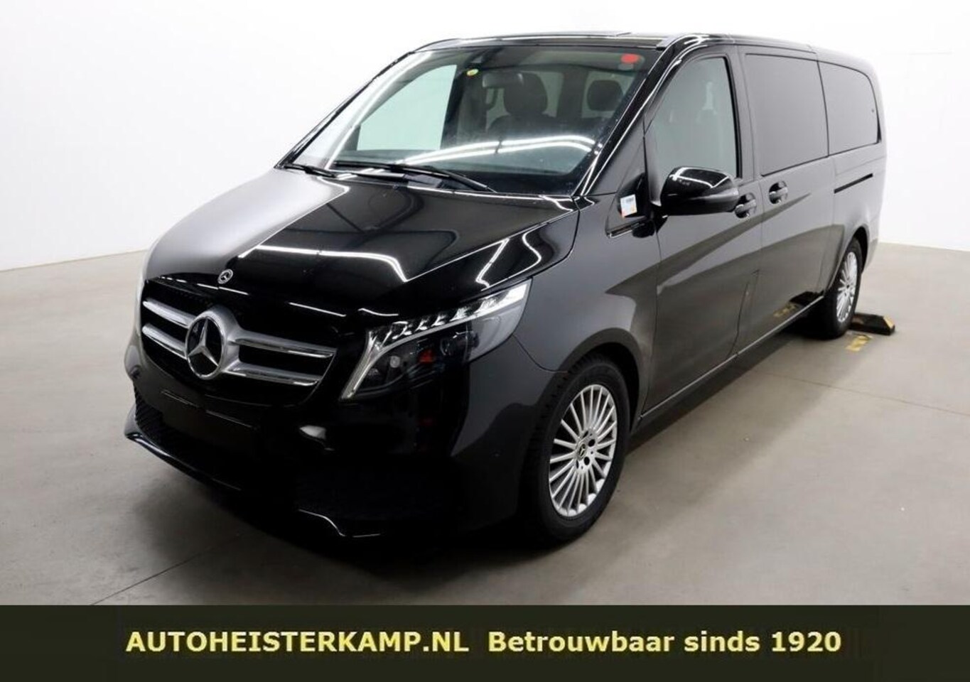 Mercedes-Benz V-klasse - 300d Extra Lang Edition 8-zitter 75.250 ex BTW Leder LED Burmester EL. Schuifdeuren Distro - AutoWereld.nl
