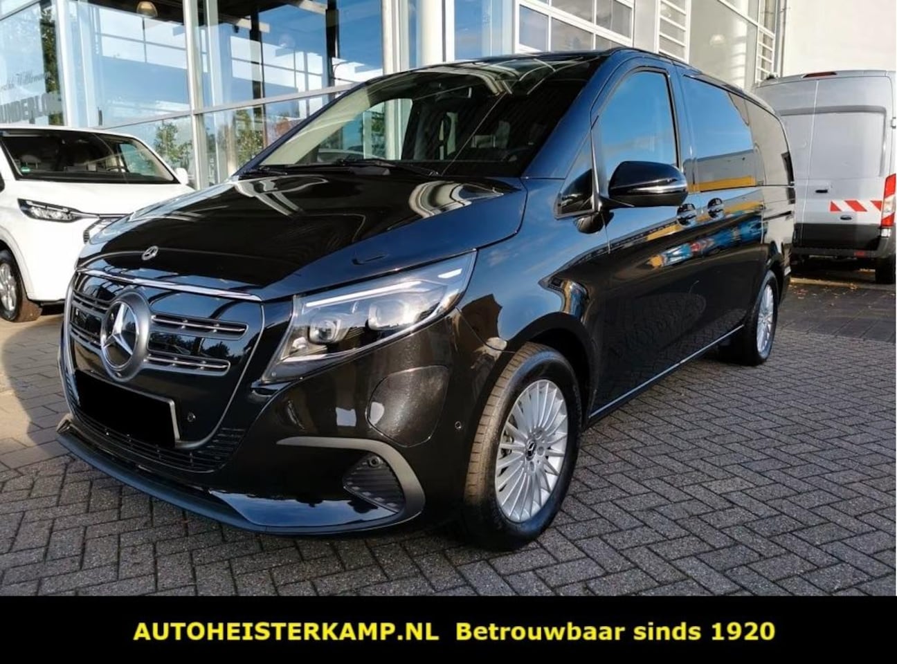 Mercedes-Benz EQV - 300 L2 90kWh 7-zitter 59.895 incl BTW LED 2 EL. Schuifdeuren EL. Achterklep Camera - AutoWereld.nl