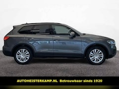 Volkswagen Touareg - 3.0 TDI Grijs Kenteken ACC Luchtvering Comfortstoelen Trekhaak