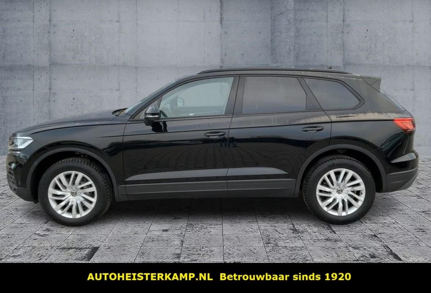 Volkswagen Touareg - 3.0 TDI Grijs Kenteken ACC Luchtvering Comfortstoelen Trekhaak - AutoWereld.nl
