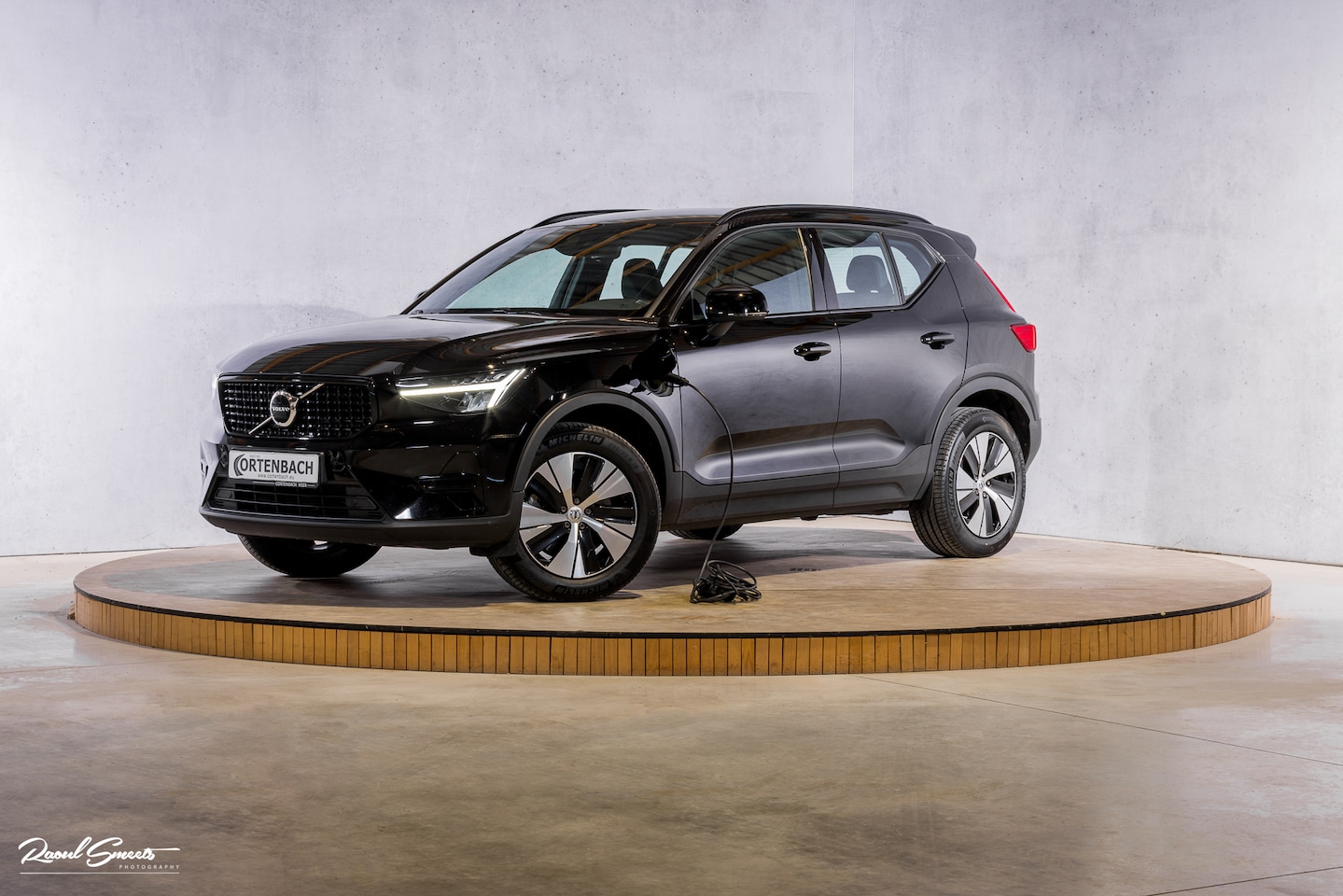 Volvo XC40 - 1.5 T5 Plug-in hybrid Plus Dark | Zwenkbare trekhaak | Adaptieve cruise | Blis | Memory | - AutoWereld.nl