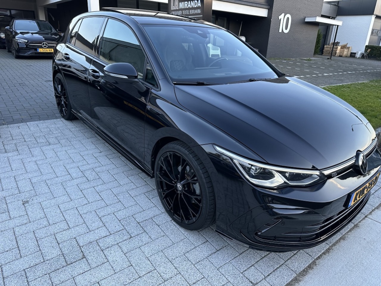 Volkswagen Golf - 1.5 eTSI R-Line Bns Panoramadak - AutoWereld.nl
