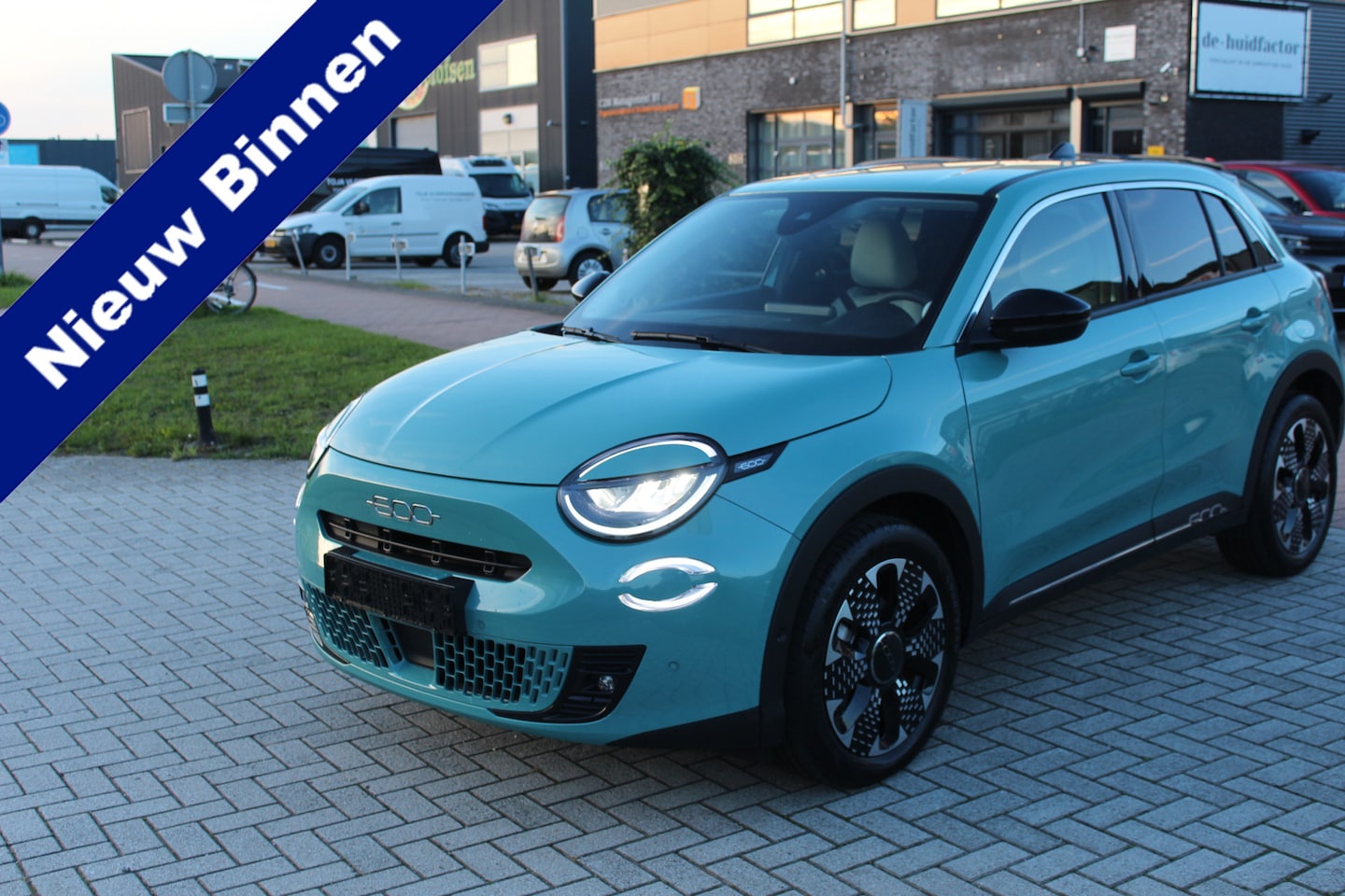 Fiat 600e - La Prima 54 kWh Leder-Clima-Cruise-Navi-Camera-Massage SOH 97,6% - AutoWereld.nl