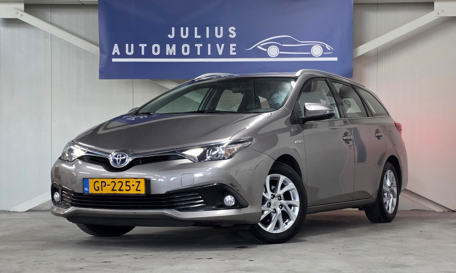 Toyota Auris Touring Sports - 1.8 Hybrid Aspiration 2e Eigenaar Navigatie Garantie Clima! - AutoWereld.nl