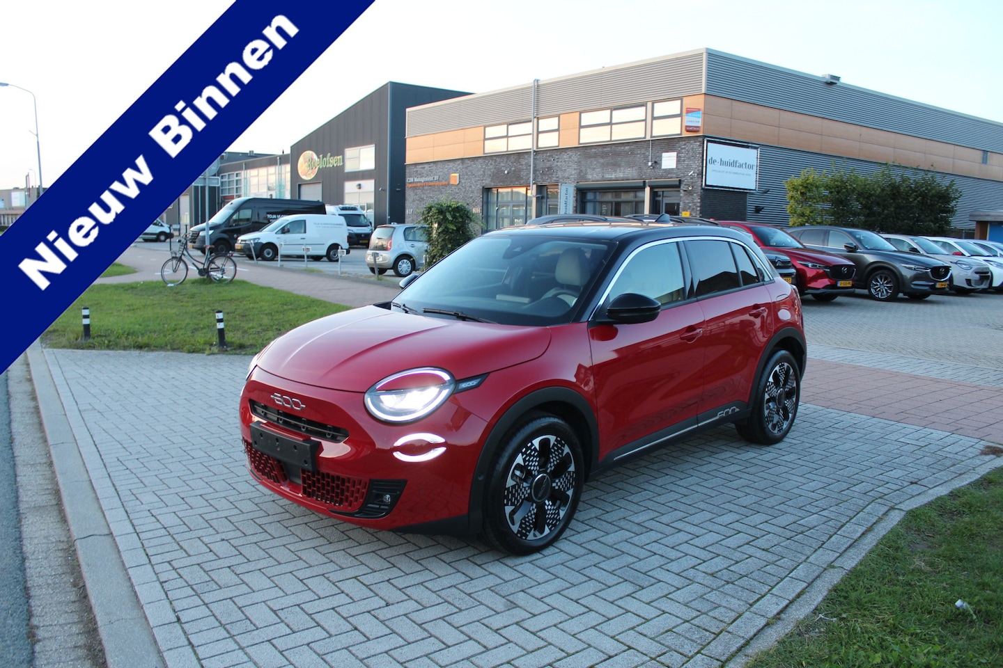 Fiat 600e - La Prima 54 kWh Leder-Clima-Cruise-Navi-Camera-Massage 4100 KM !! - AutoWereld.nl
