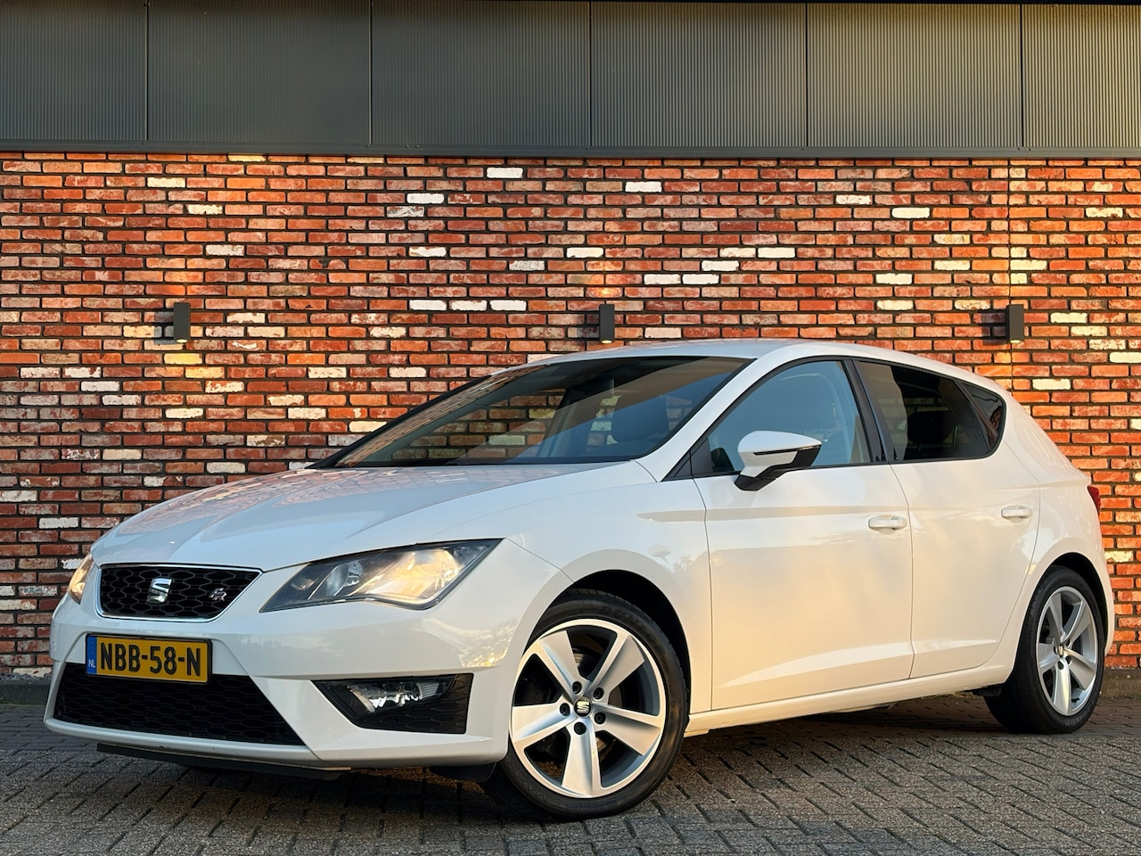 SEAT Leon - 1.4 TSI FR Cruise Clima Bluetooth Sportstoelen Lage KM Voll.Onderhouden! - AutoWereld.nl
