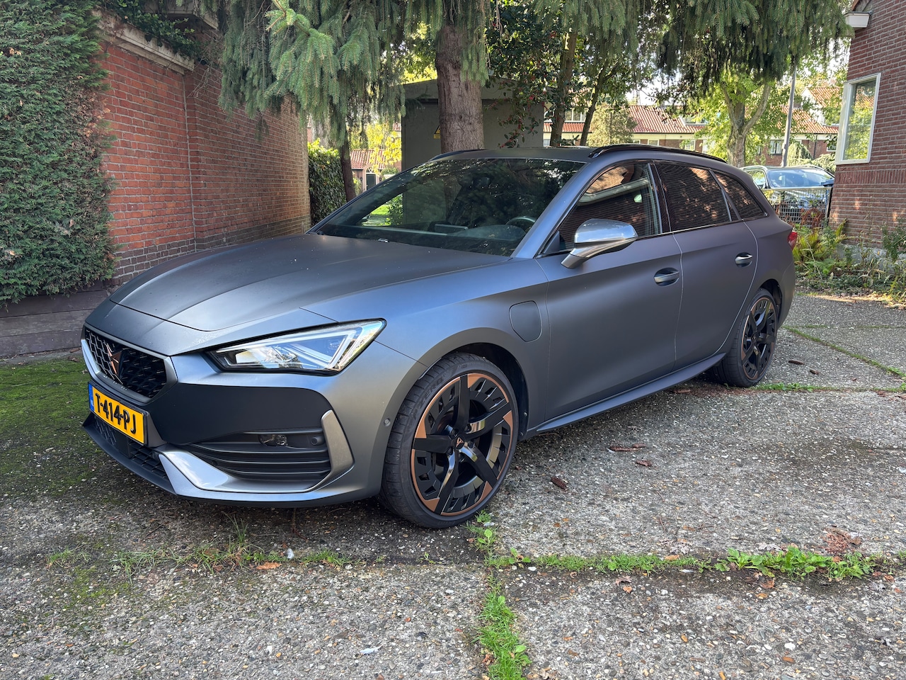 CUPRA Leon Sportstourer - 1.4 e-Hybrid Adrenaline Pano | Mat grijs | 19” - AutoWereld.nl