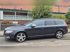 Volvo V70 - 1.6 T4 Limited Edition Volleder | Trekhaak | Dakspoiler | APK 7-2027