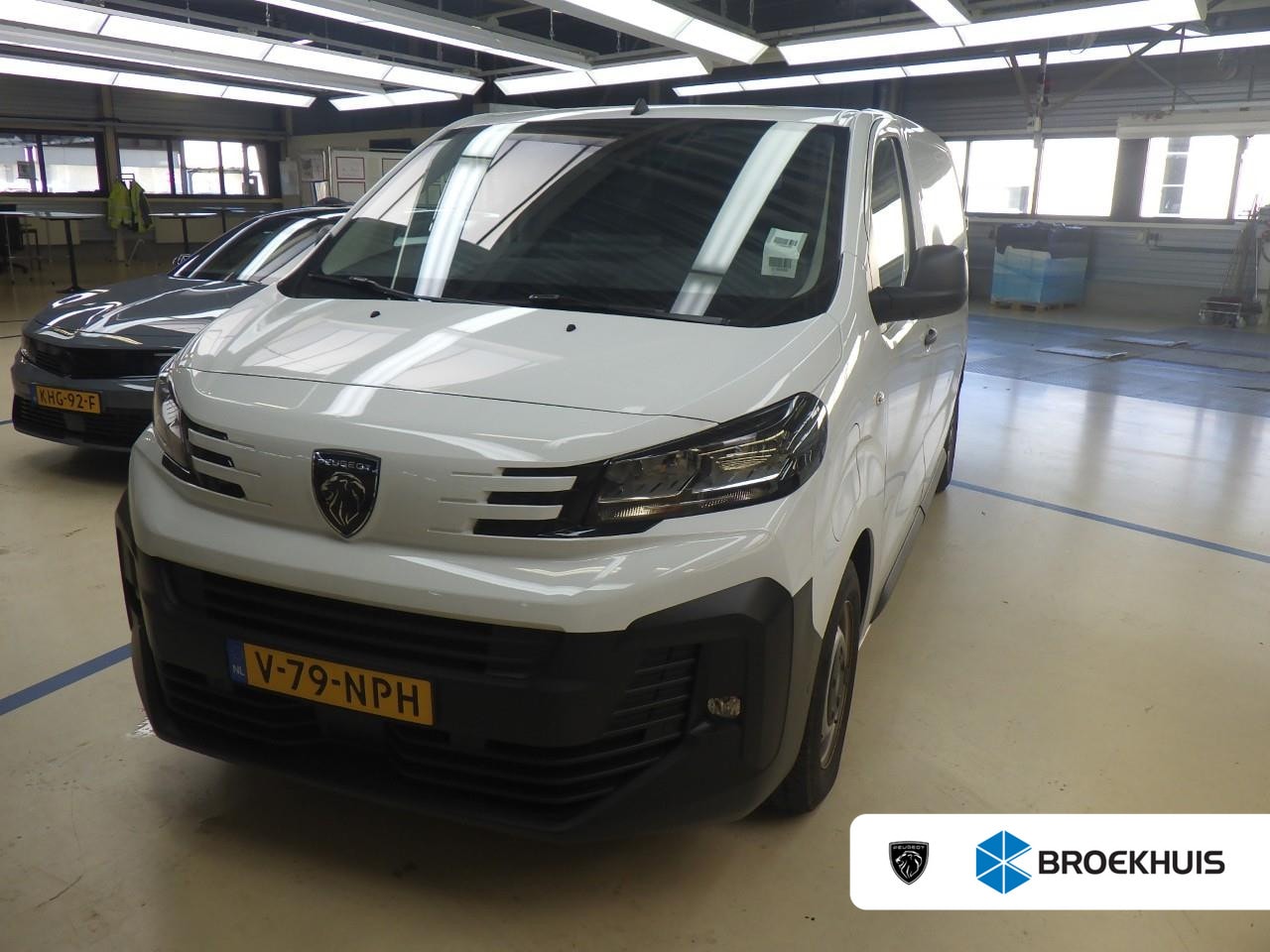 Peugeot e-Expert - L2 75 kWh CARPLAY DRAADLOOS | TOT 8 JAAR GARANTIE | BETIMMERING LAADRUIMTE - AutoWereld.nl