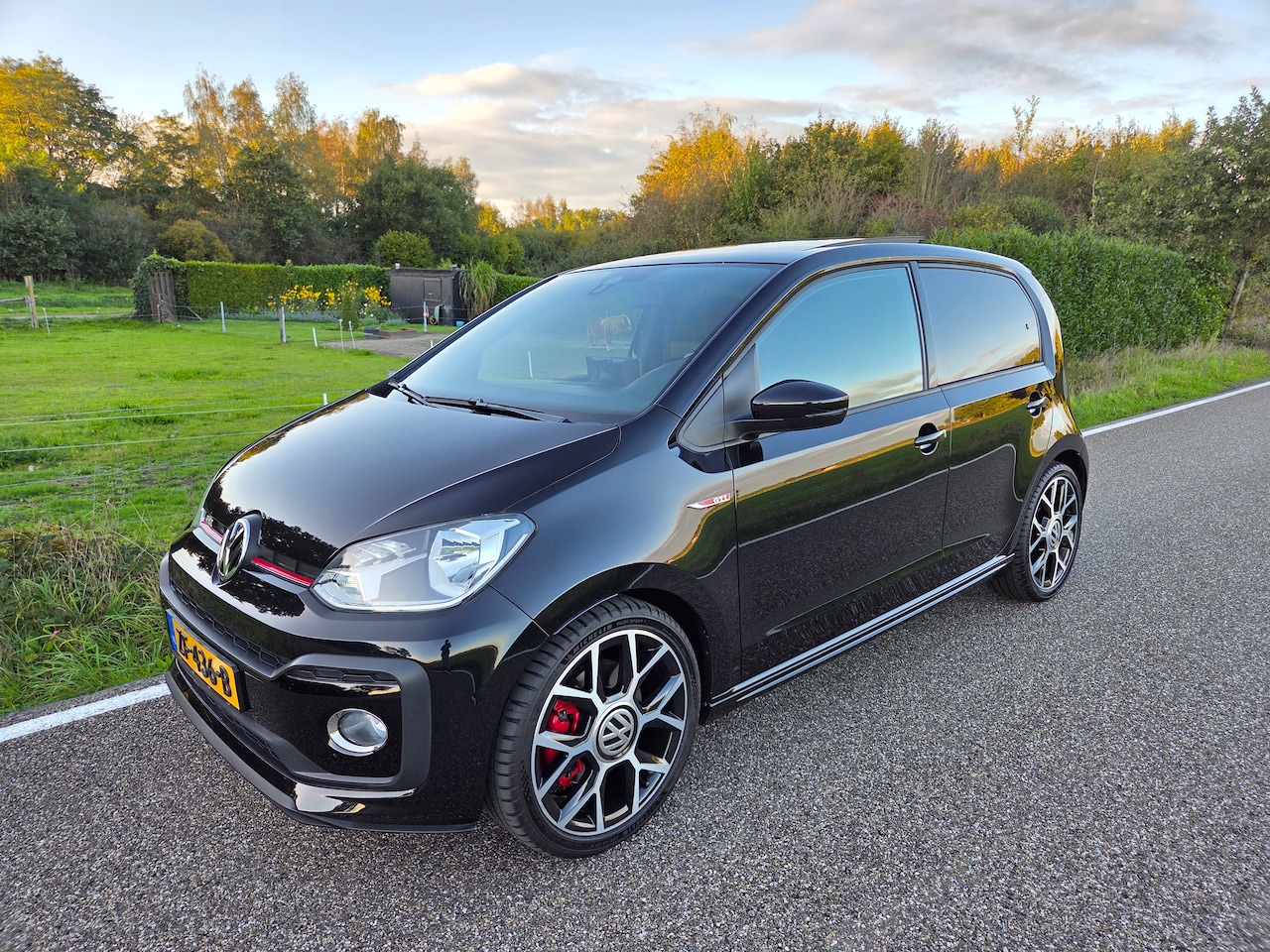 Volkswagen Up! - 1.0 TSI GTI 145PK/Climate/Pano/BEATS/PDC/NAP! - AutoWereld.nl