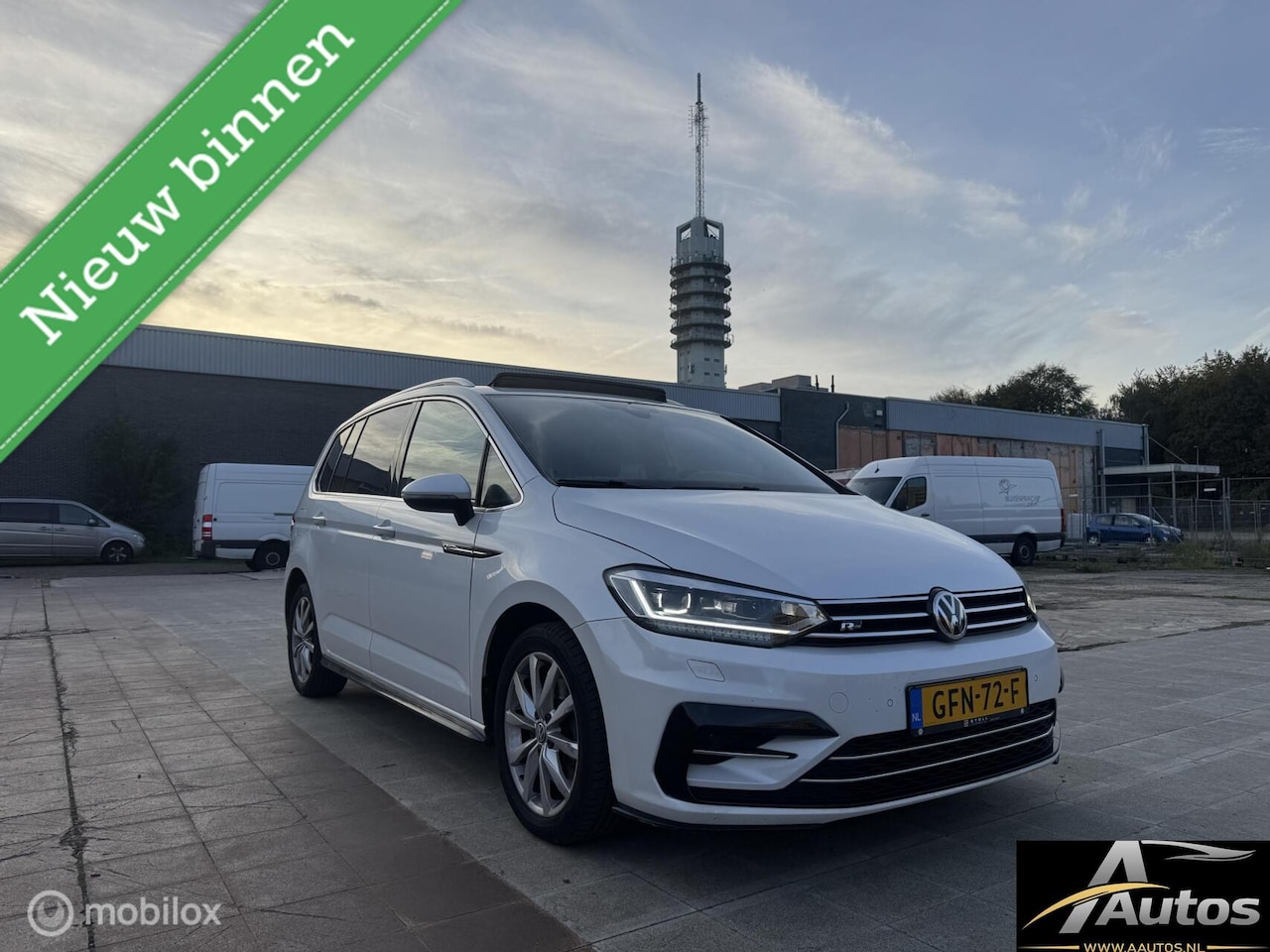 Volkswagen Touran - 2.0 TDI SCR | R- Line 7p | 4 motion | pano - AutoWereld.nl