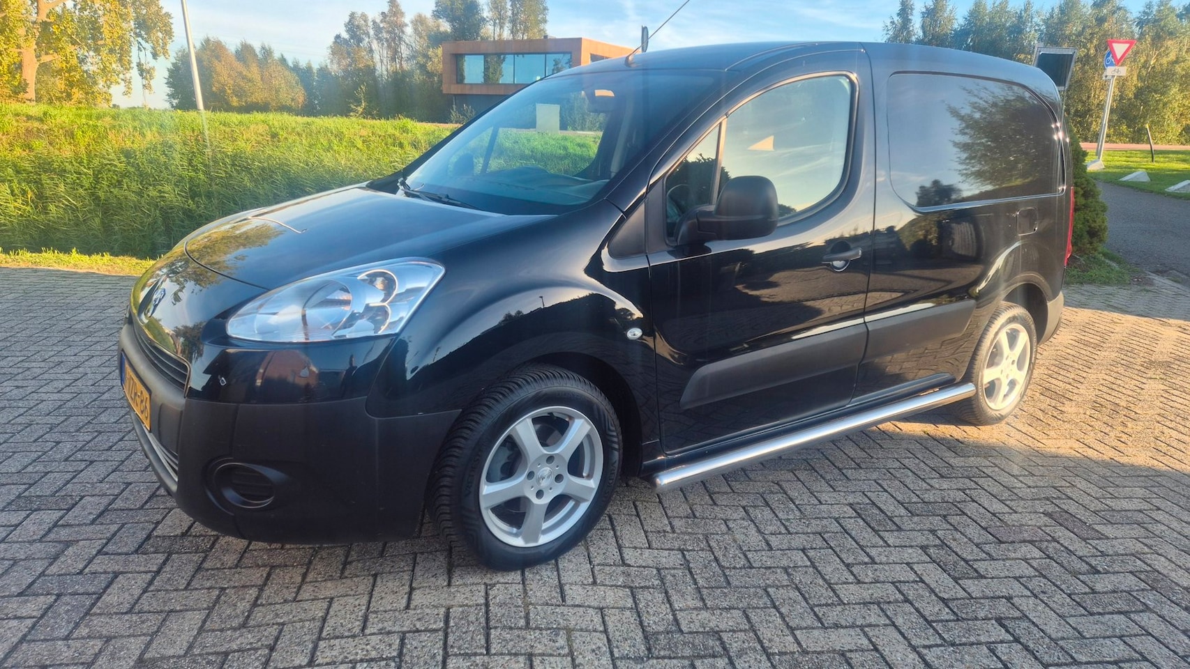 Peugeot Partner - 120 1.6 e-HDI L1 XT Profit + Rijd goed - AutoWereld.nl